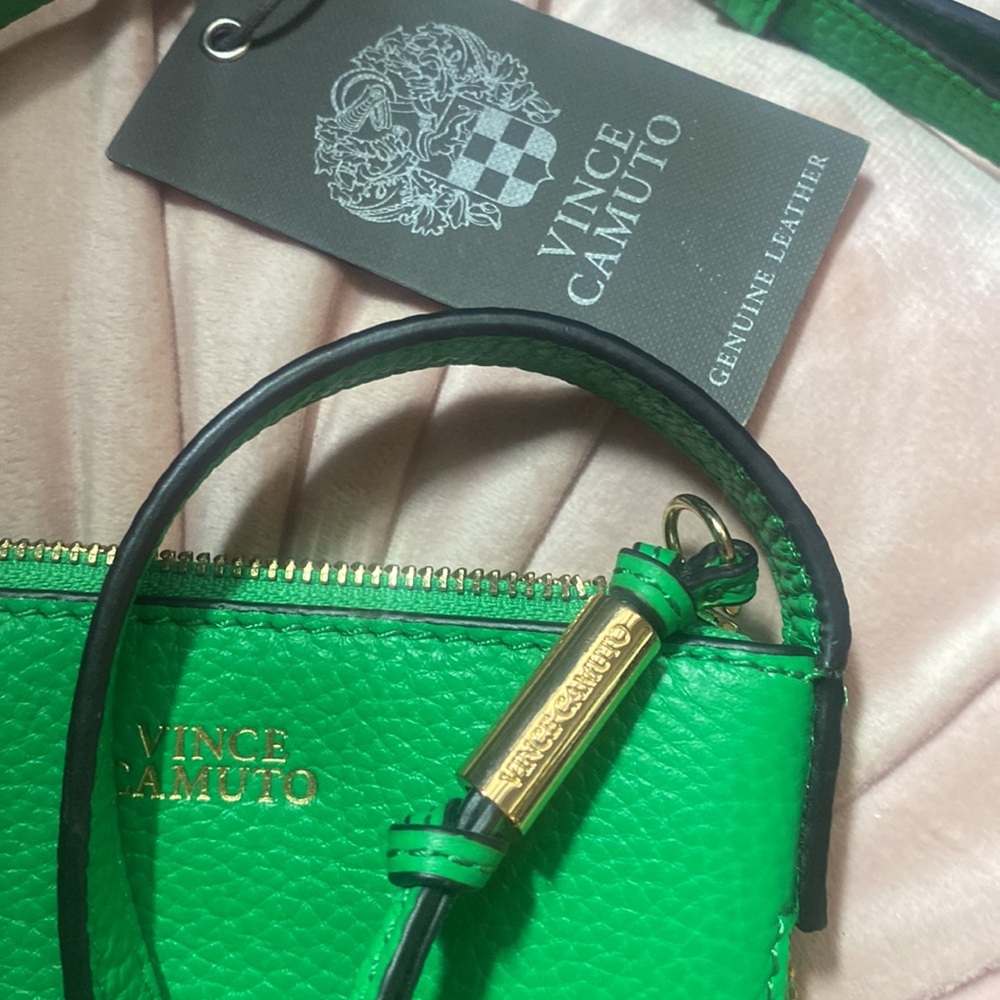 🎀 NEW Vince Camuto Vibrant Green Crossbody Bag Kenzy nwt Pebbled leather - Picture 3 of 6